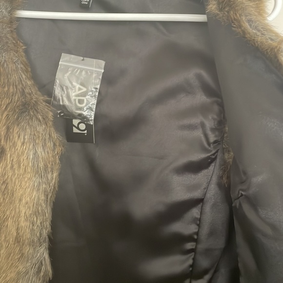 Apt9 Faux Fur Vest with Belt- two fasten hooks- size Small - Picture 5 of 9